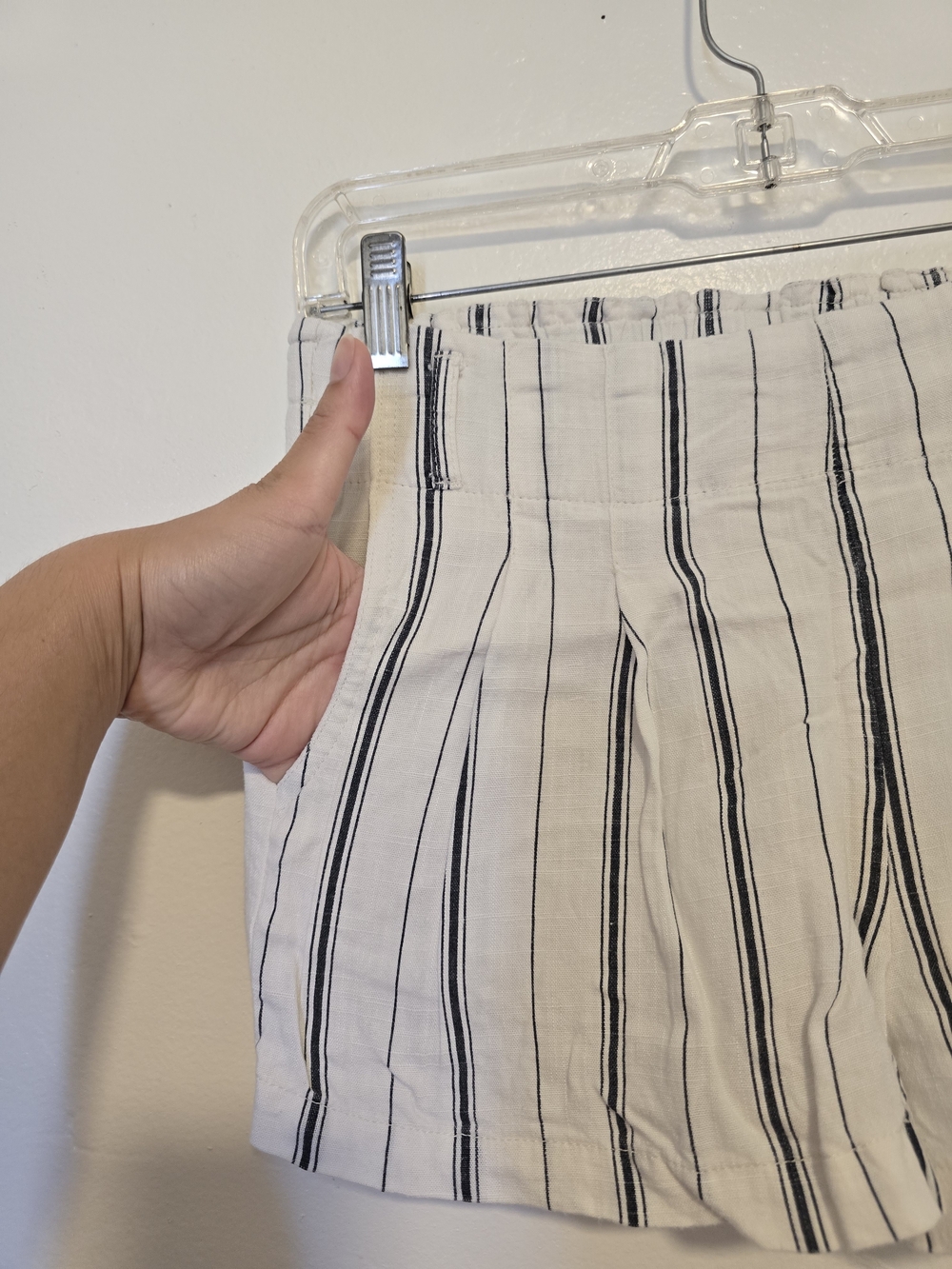 Indigo Rising - Striped Linen Shorts - Picture 6 of 11